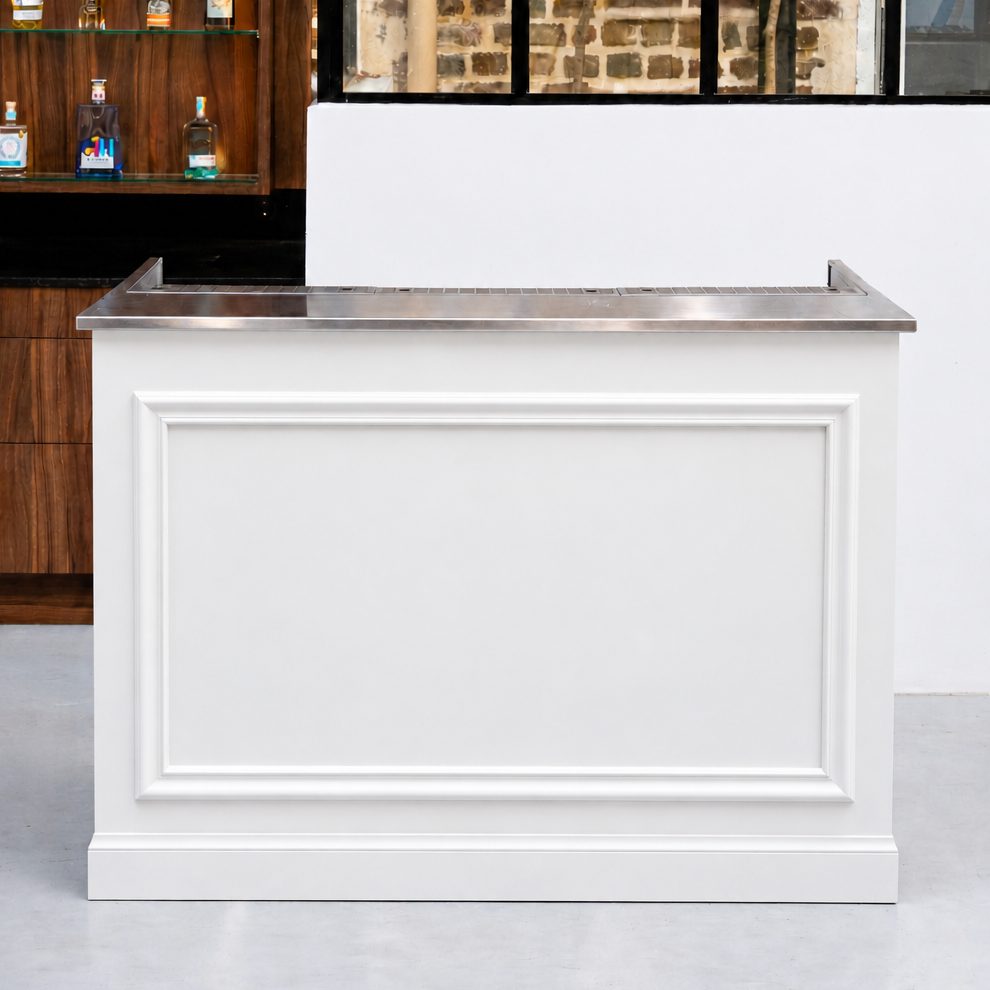 Location bar mobile Paris · habillage bois moulures blanches