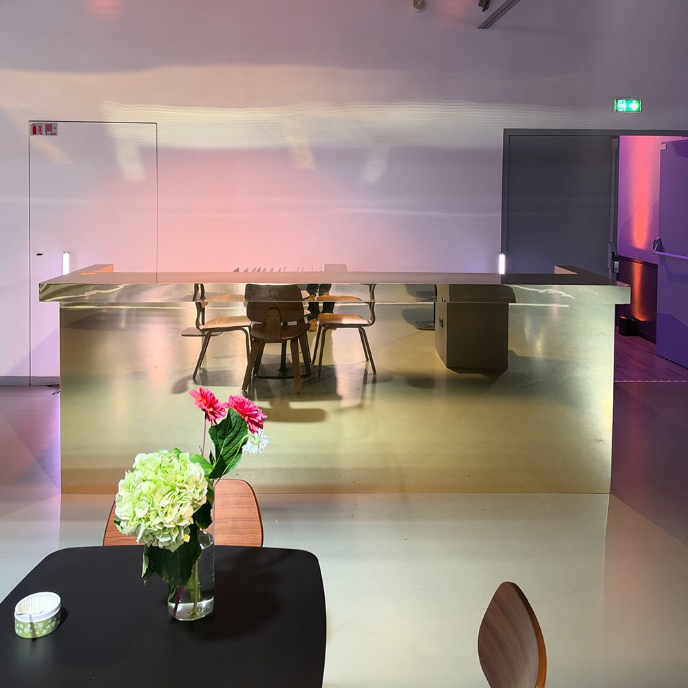BMW · location bar mobile dibond miroir